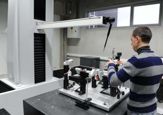 Horizontal-arm CMM inspects next-generation automotive fixtures