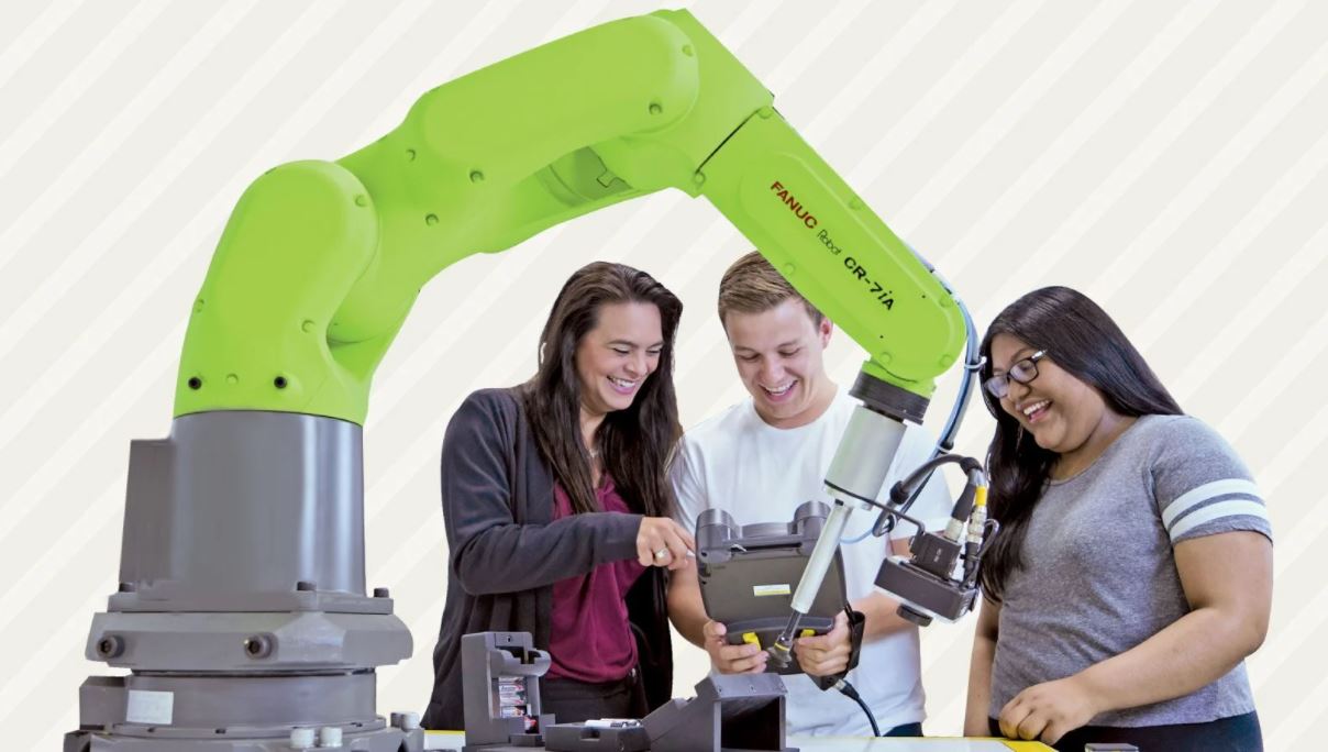 Humans and robots ‘go to school’ together