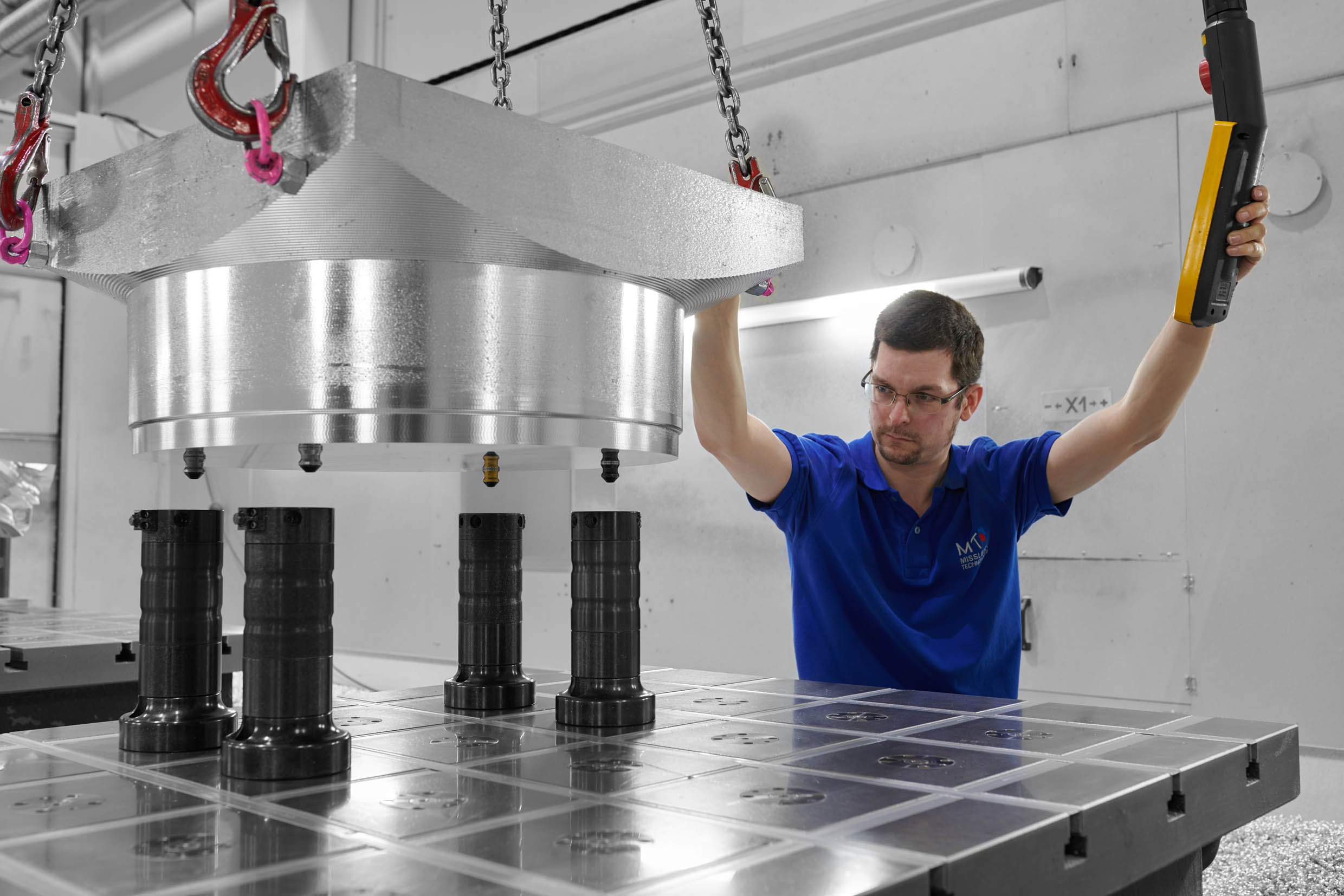 Clamping technology accelerates work at model builder’s shop