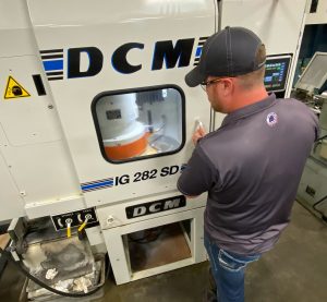 Contain the mess for cleaner, more precise grinding