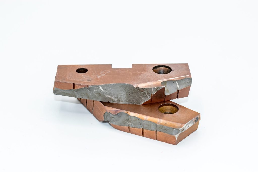 4 INSERT WEAR PATTERNS FRACTURE