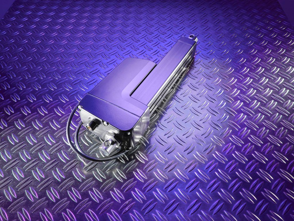 Electrak LL MetalBackground UV light mediumsize compressed