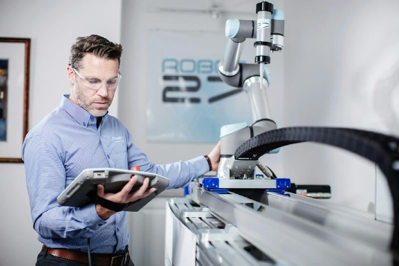 Thomson releases first collaborative 7th axis with collision detection