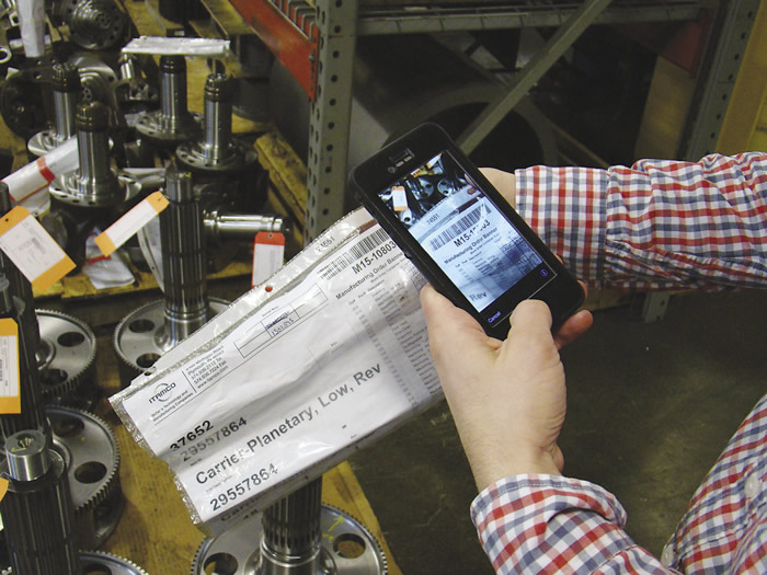 All ITAMCO shop workers carry a smartphone or tablet, which can be used for scanning part bar codes. All images by A. Richter. All ITAMCO shop workers carry a smartphone or tablet, which can be used for scanning part bar codes. All images by A. Richter.