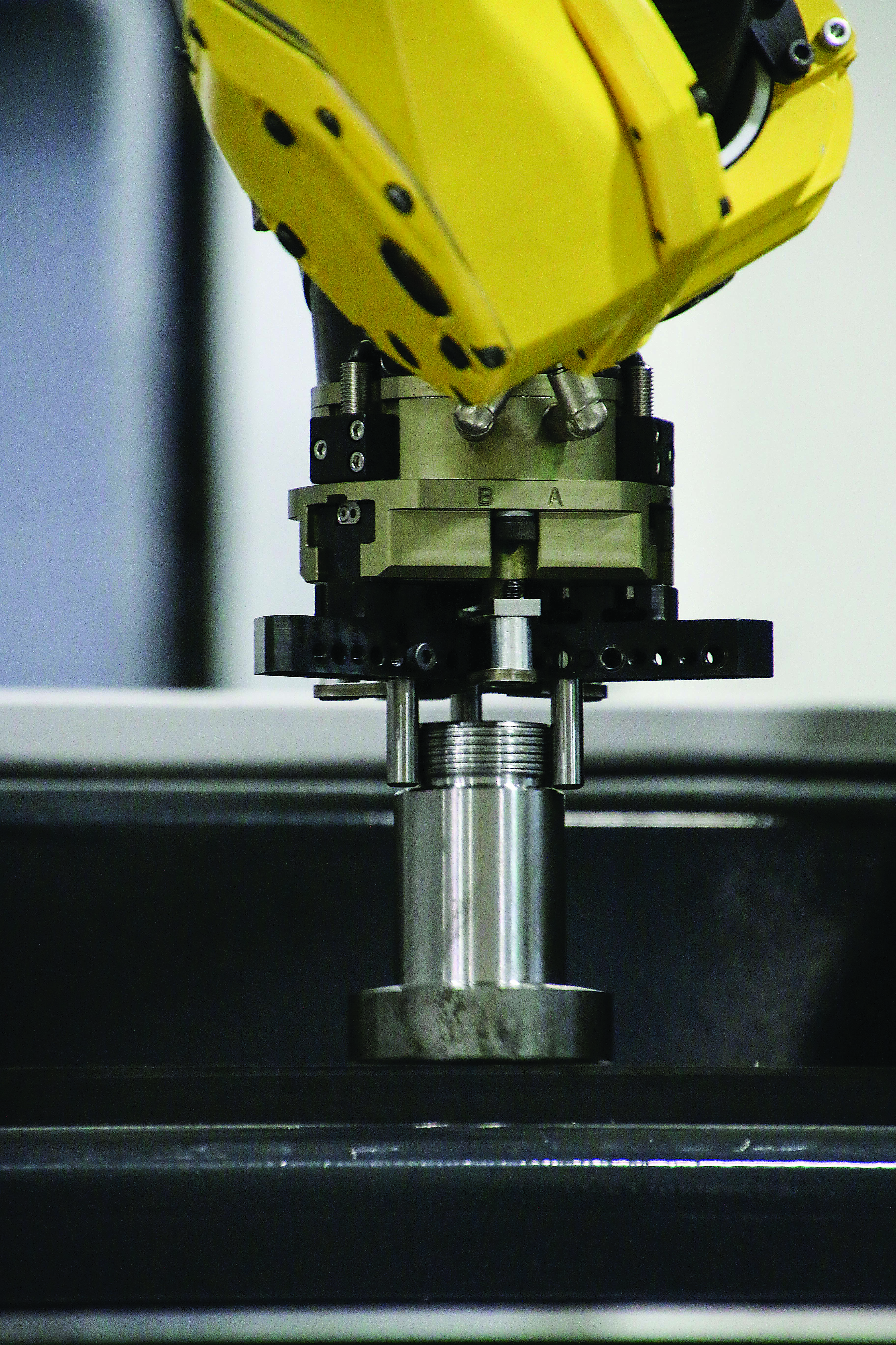 Thanks to an adjustable three-pin gripping arrangement, the Load & Go system eliminates conventional end effectors. Image courtesy of Gosiger Automation.