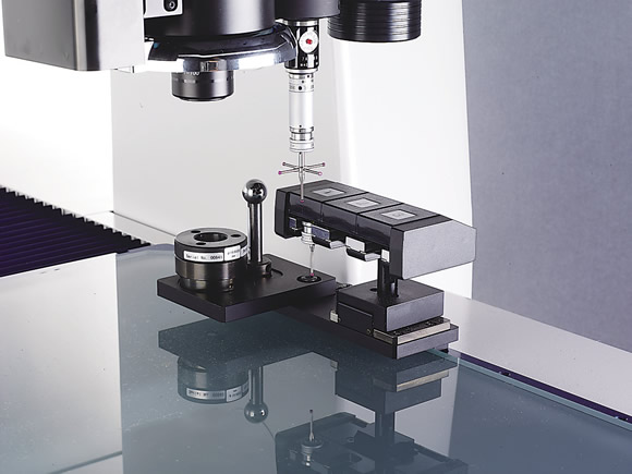 Mitutoyo%20VisionMachinewithTouchProbe.tif