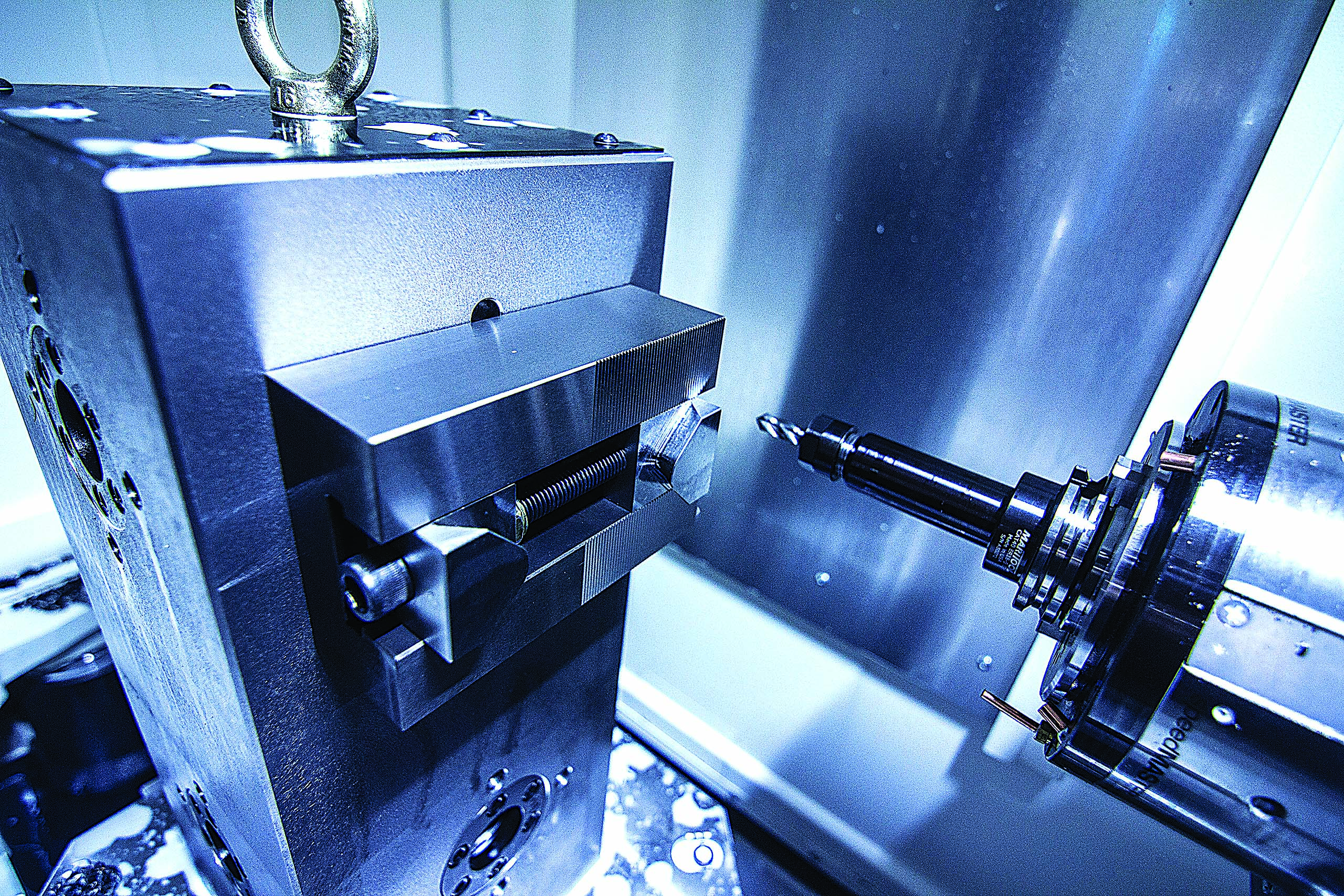 DRAKE GS-TEM-LM (Mini)_Work Zone Closeup_Gages for CTE article.tif