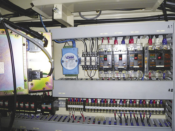 RYM_ADAM%20unit%20w%20Relays%20in%20Makino%20RS232.tif