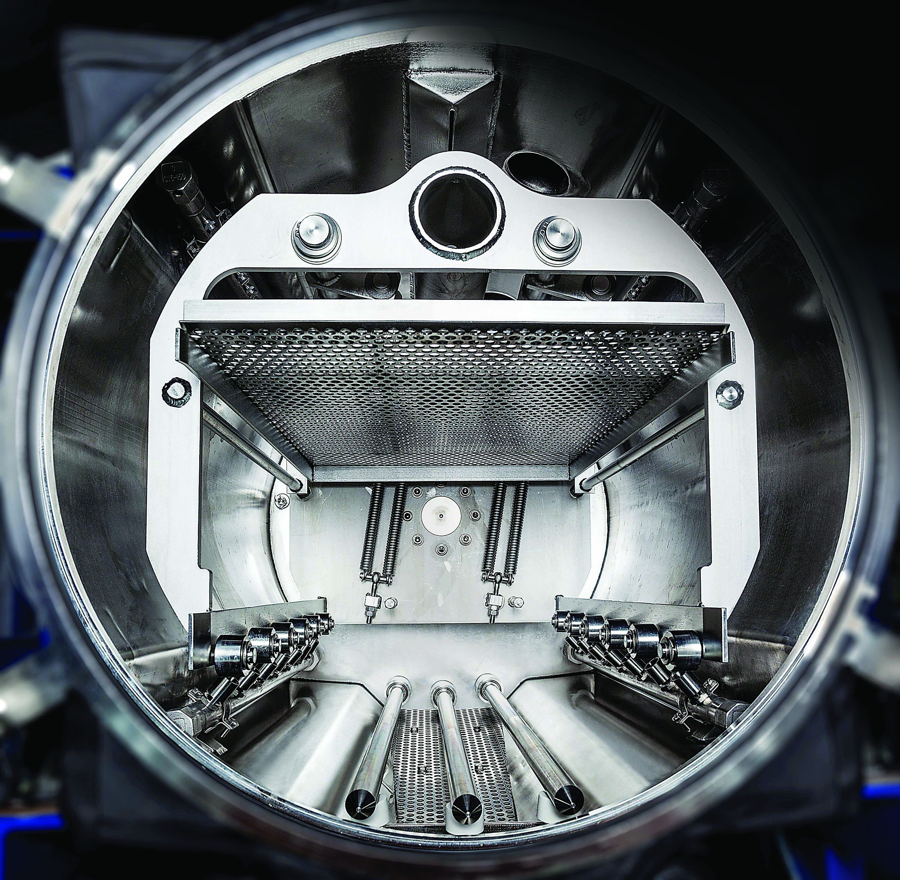 An electropolished chamber with integral wall flushing helps avoid recontamination. Photo credit: Hoeckh Metal Cleaning Systems GmbH