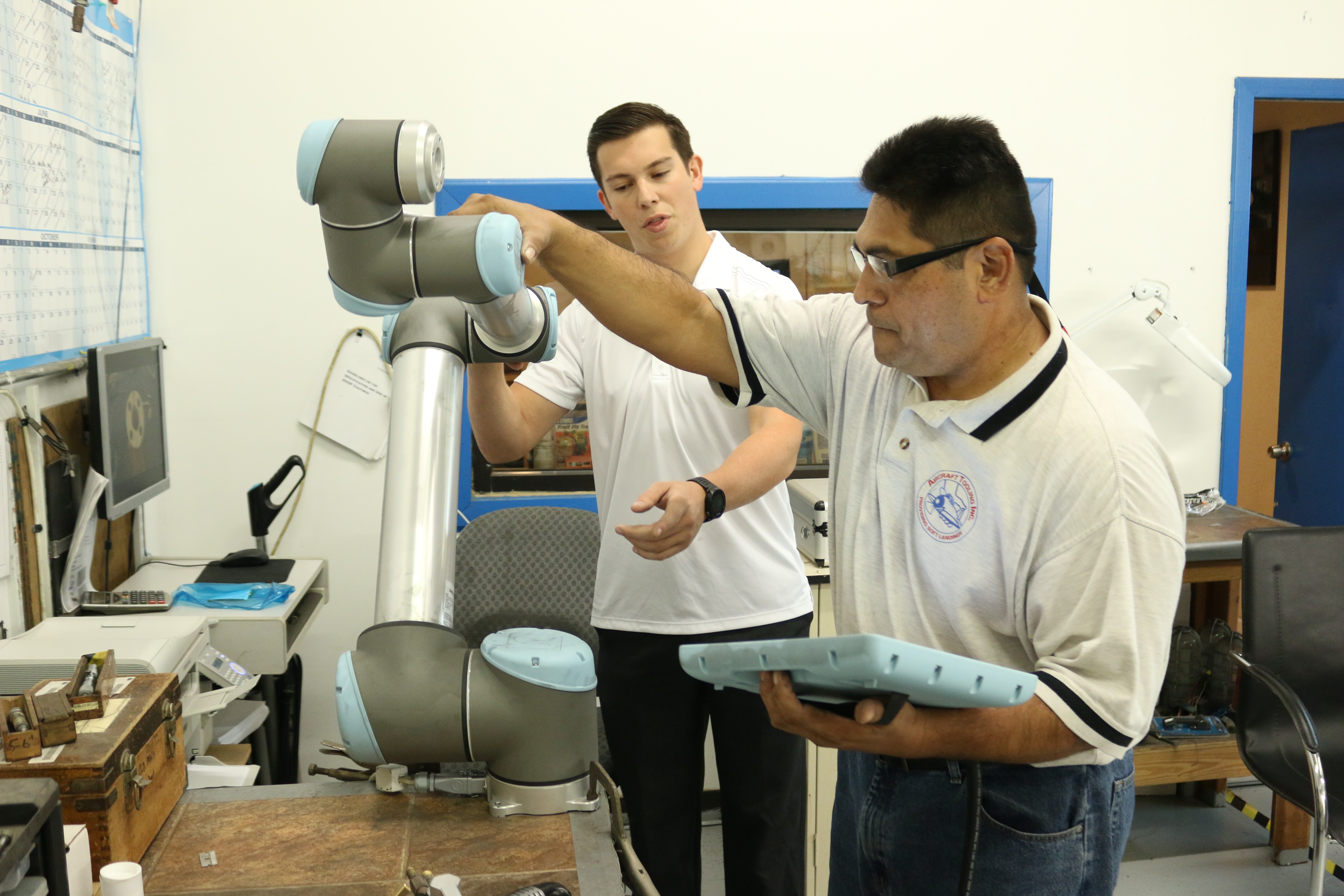 Maintenance-free cobots operate continuously in harsh environment image