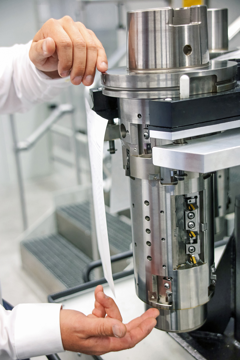 Successfully machining truck engine cylinder bores requires teamwork image