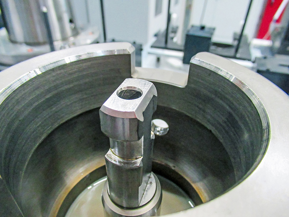 Successfully machining truck engine cylinder bores requires teamwork image