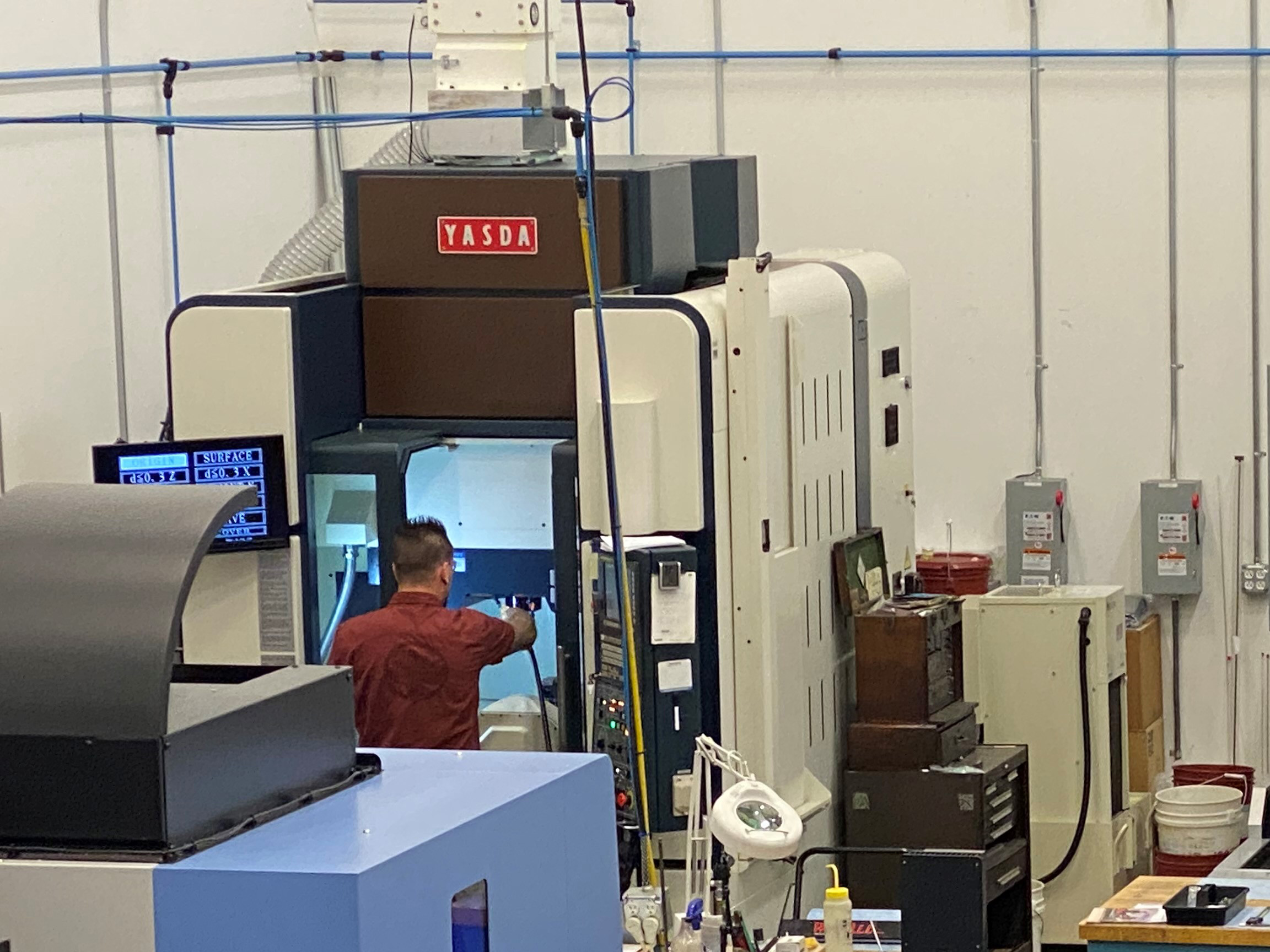 Medical moldmaker realizes surgical precision with machine tool image
