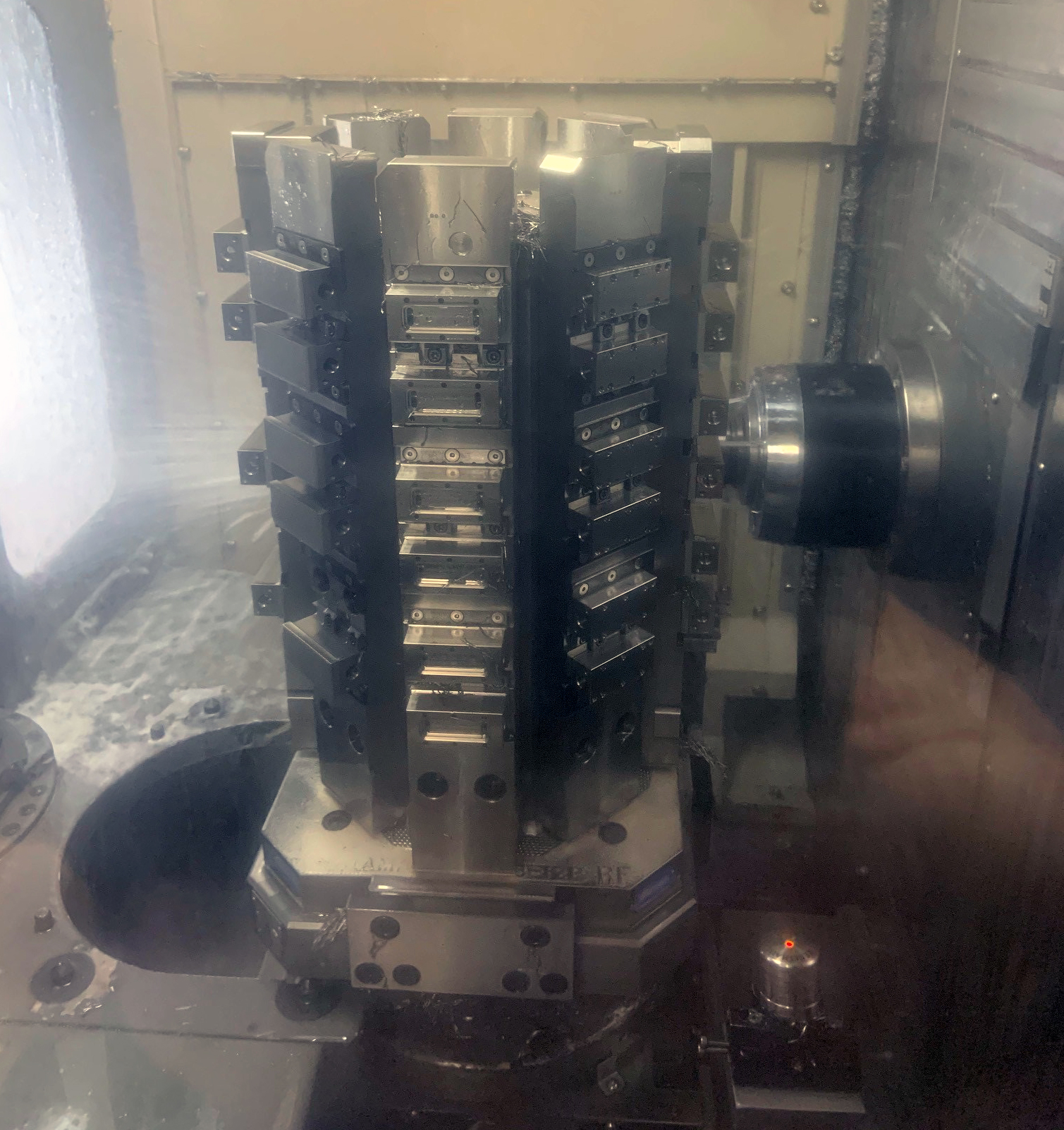 Benefits of horizontal CNC machining image