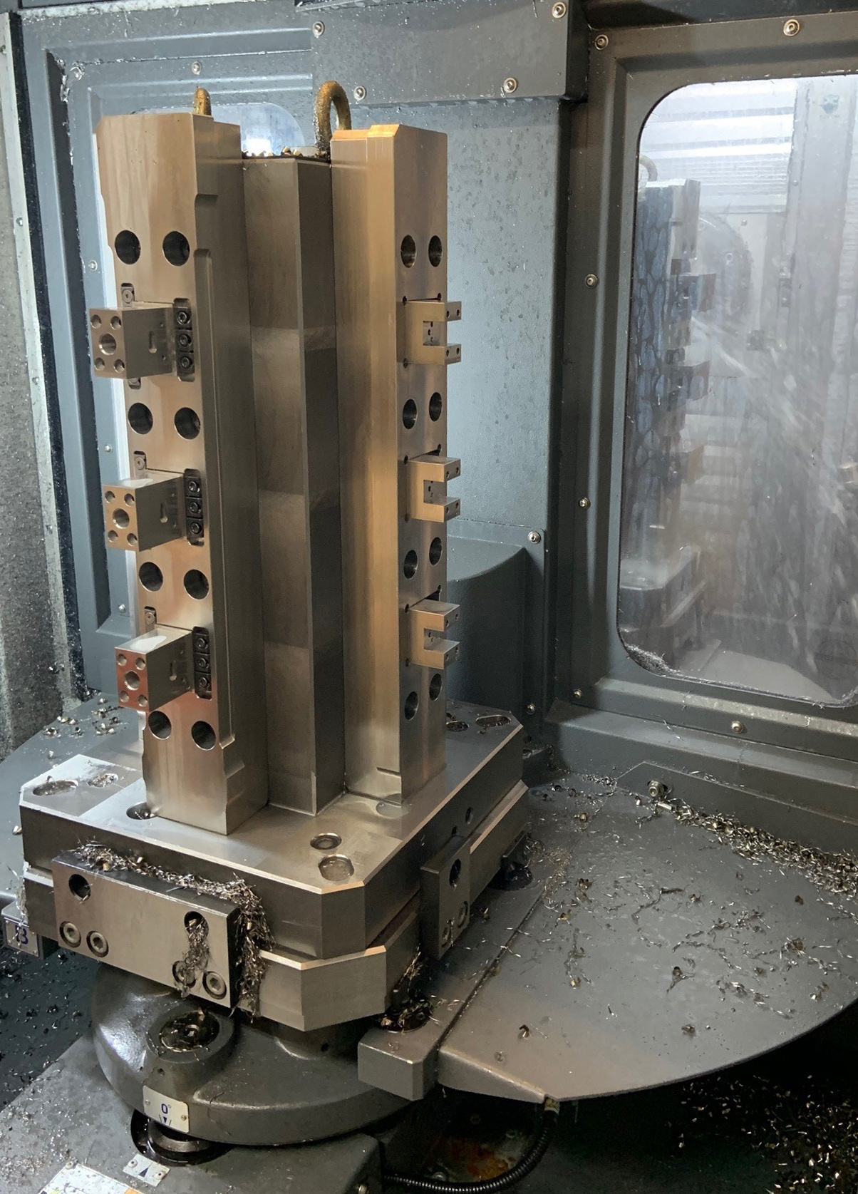 Benefits of horizontal CNC machining image