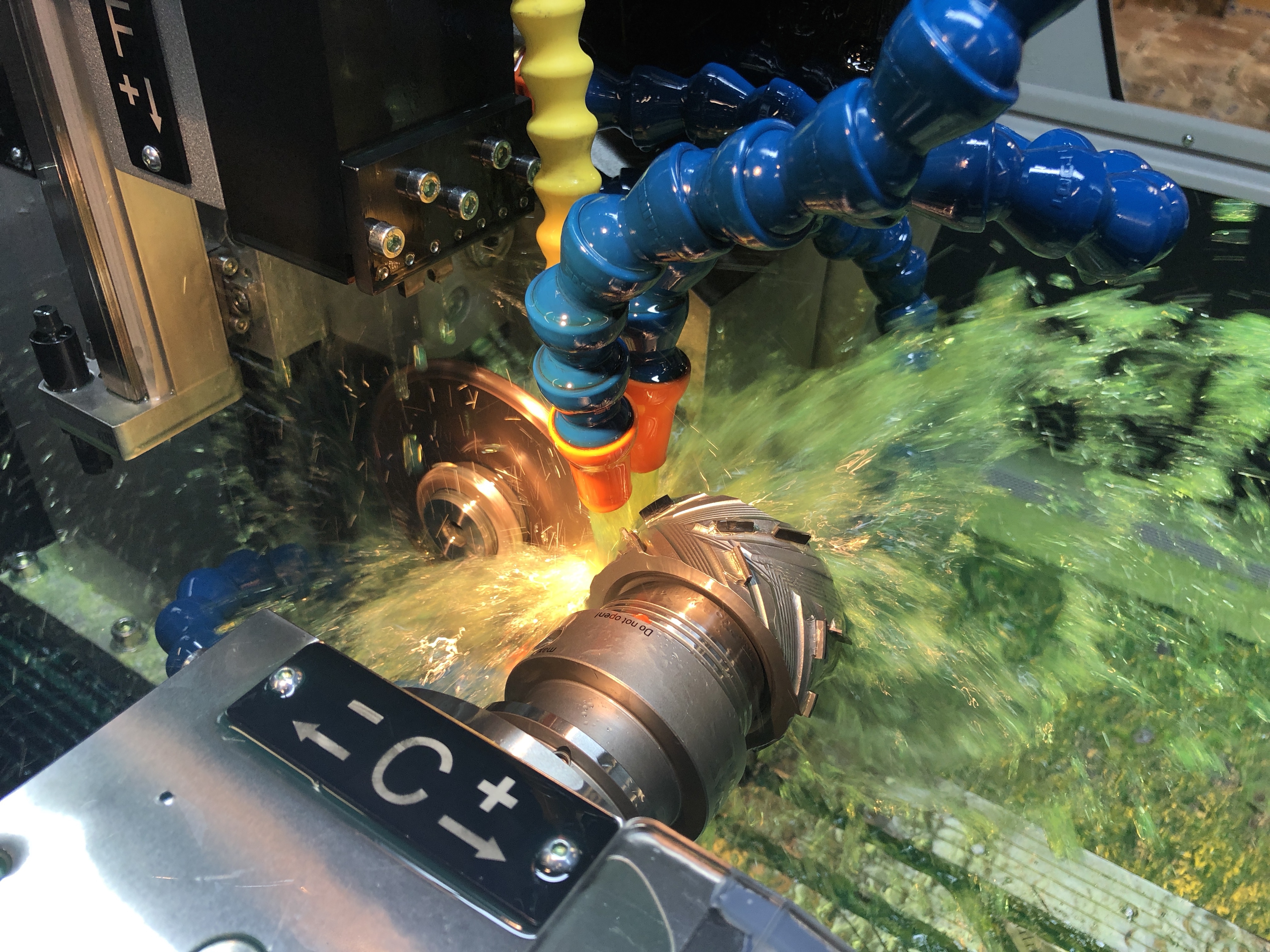 Demonstration of LACH-EDG spark erosion grinding on a »Dia-2200-mini«.