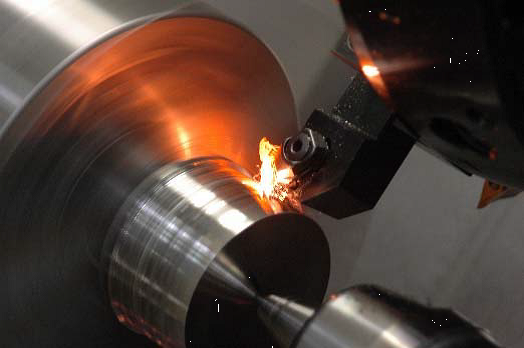 There are no widespread substitutes for the classic cooling lubricant concepts as yet. Photo credit: ISF
