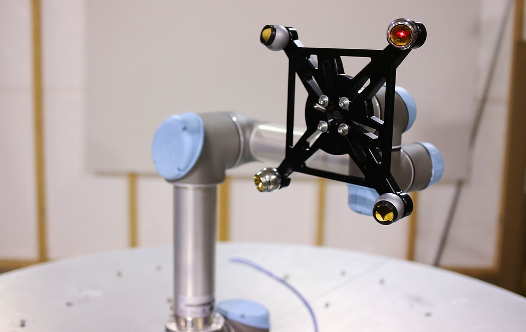Enhanced robot calibration improves programmed path performance image