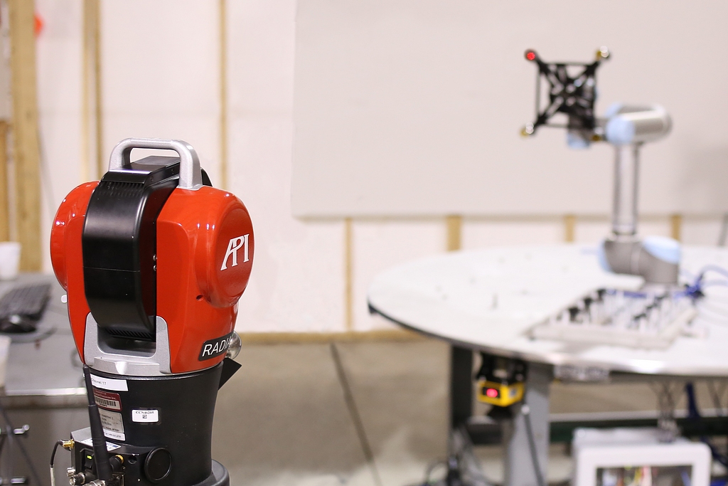 Enhanced robot calibration improves programmed path performance image