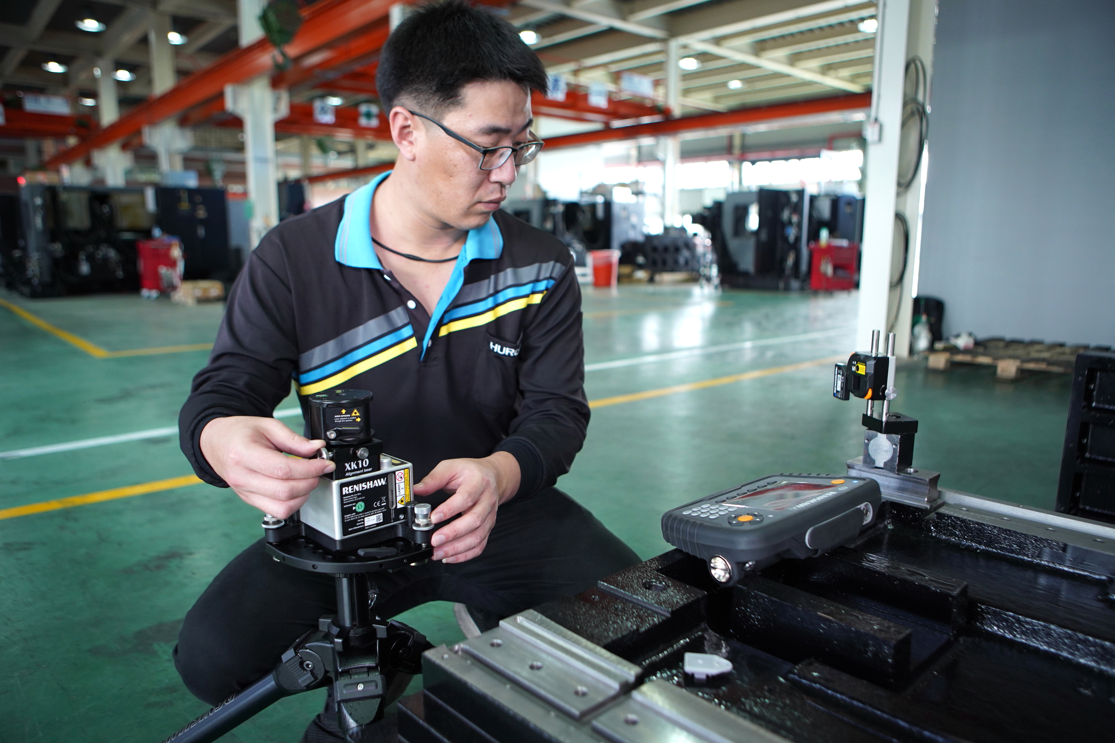 Alignment laser accelerates machine tool assembly image