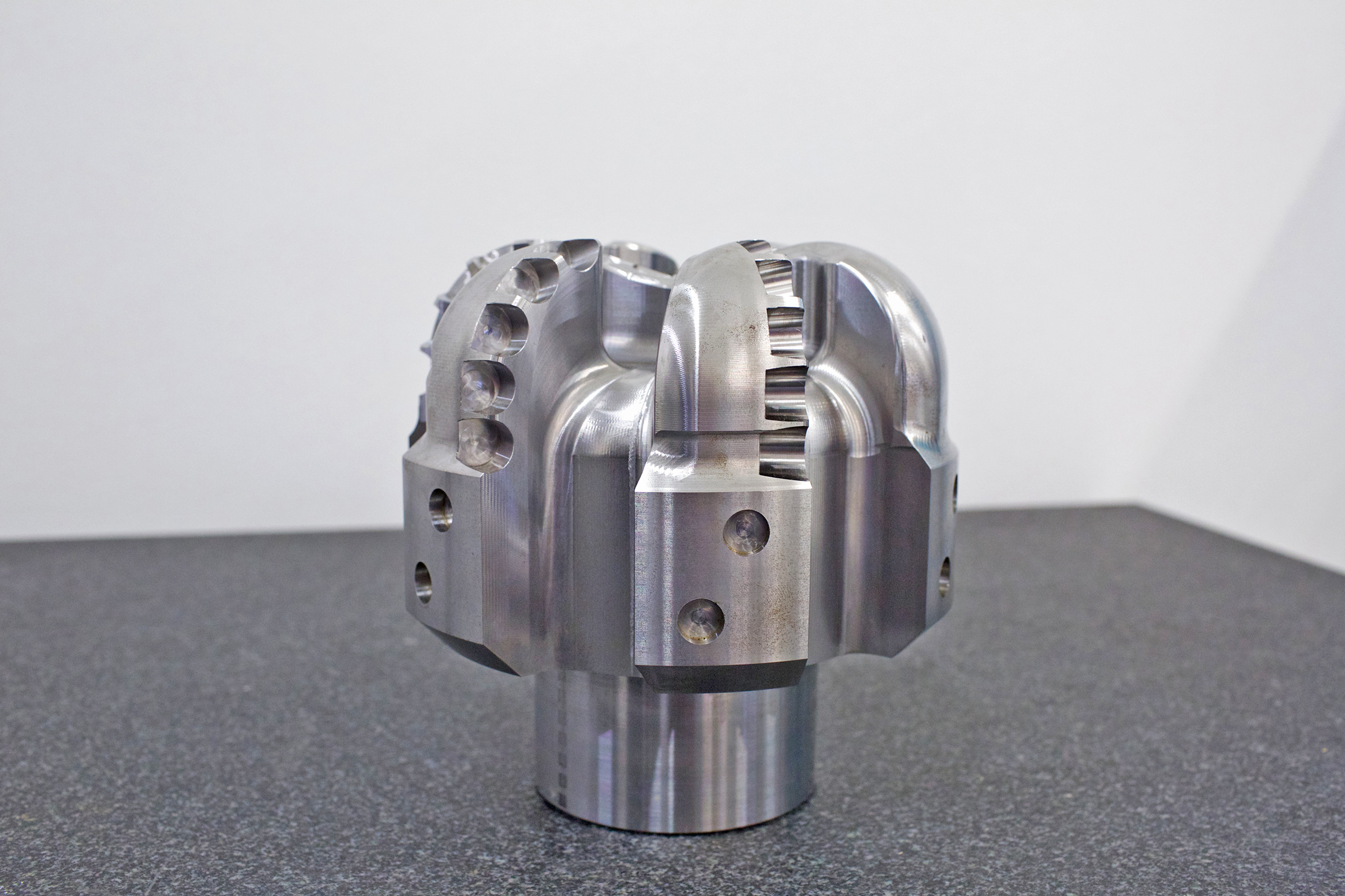 5-axis machining center efficiently produces oil field rock bit image