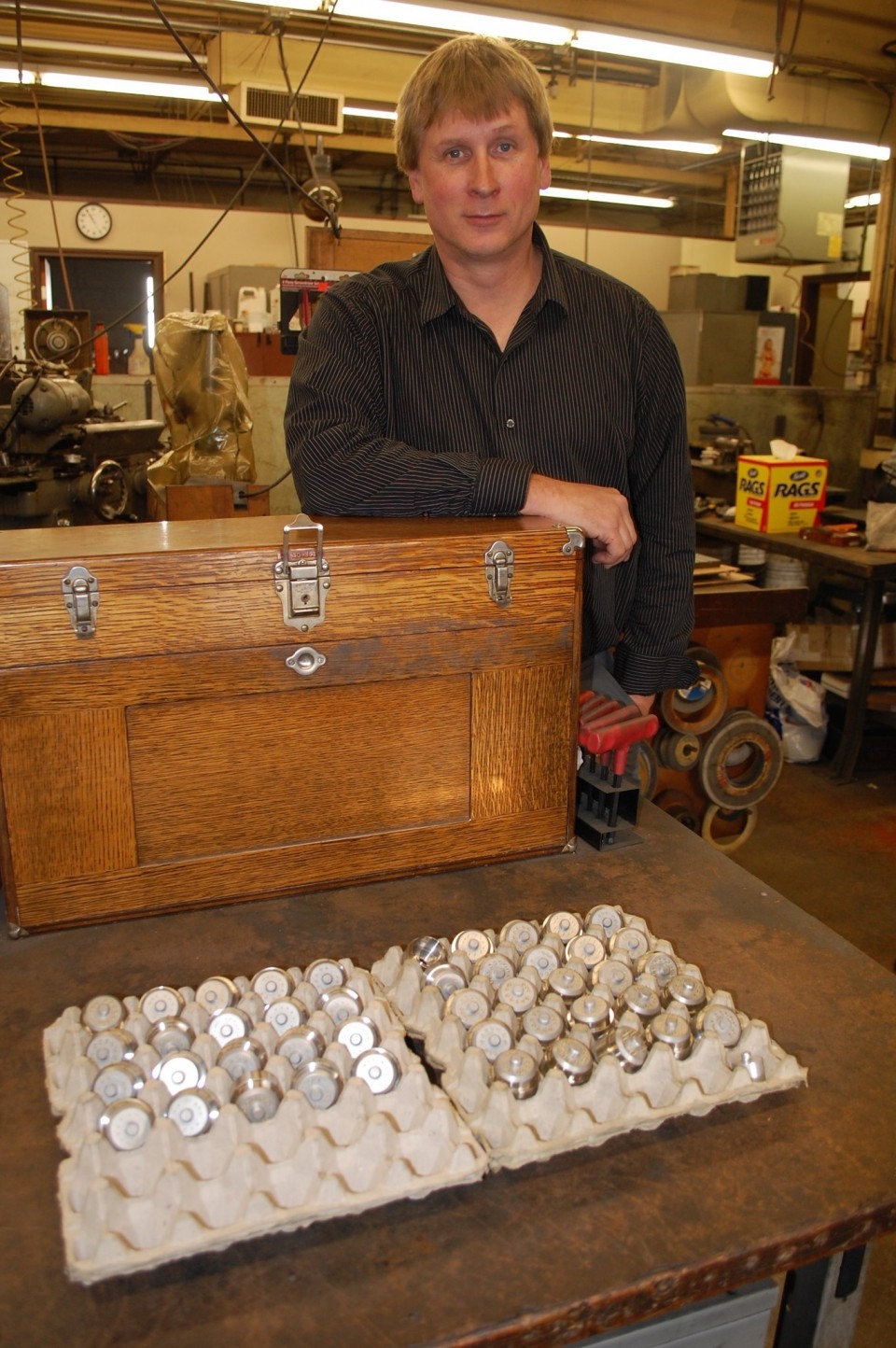 Knight Machine & Tool Co. builds success with its workers image