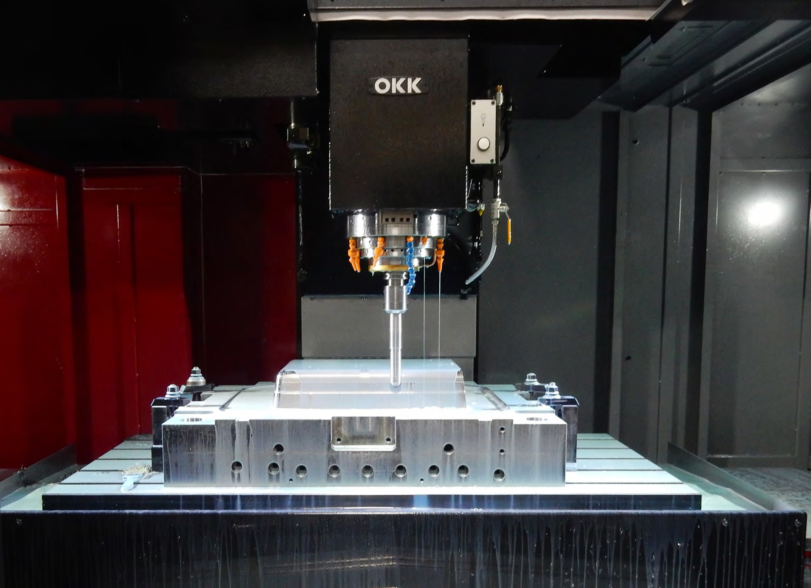Horizontal machining provides perfect balance for moldmaker image