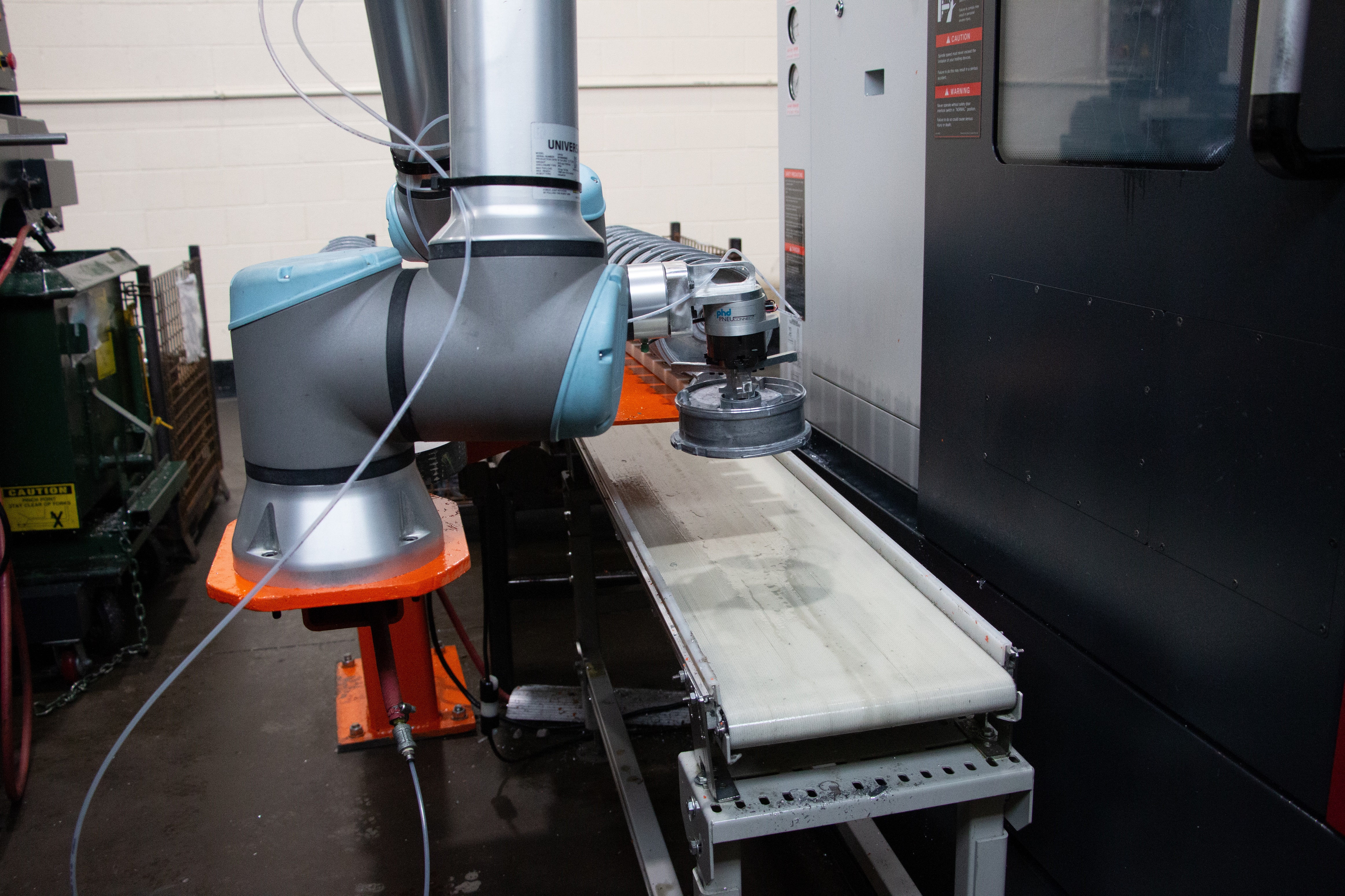 Cobots give RCM Industries a global competitive advantage image