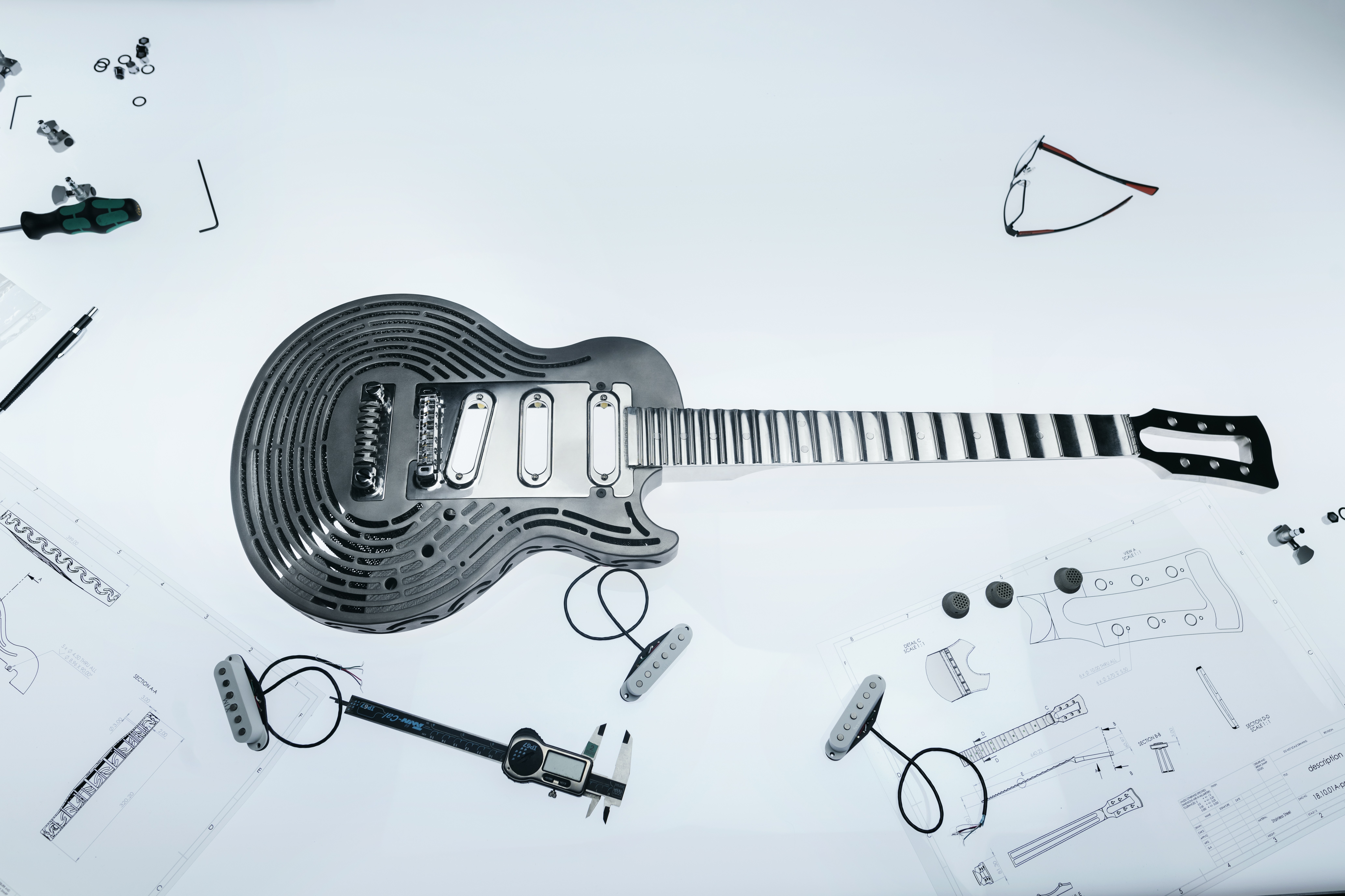 Sandvik creates smash-proof, 3D-printed guitar image