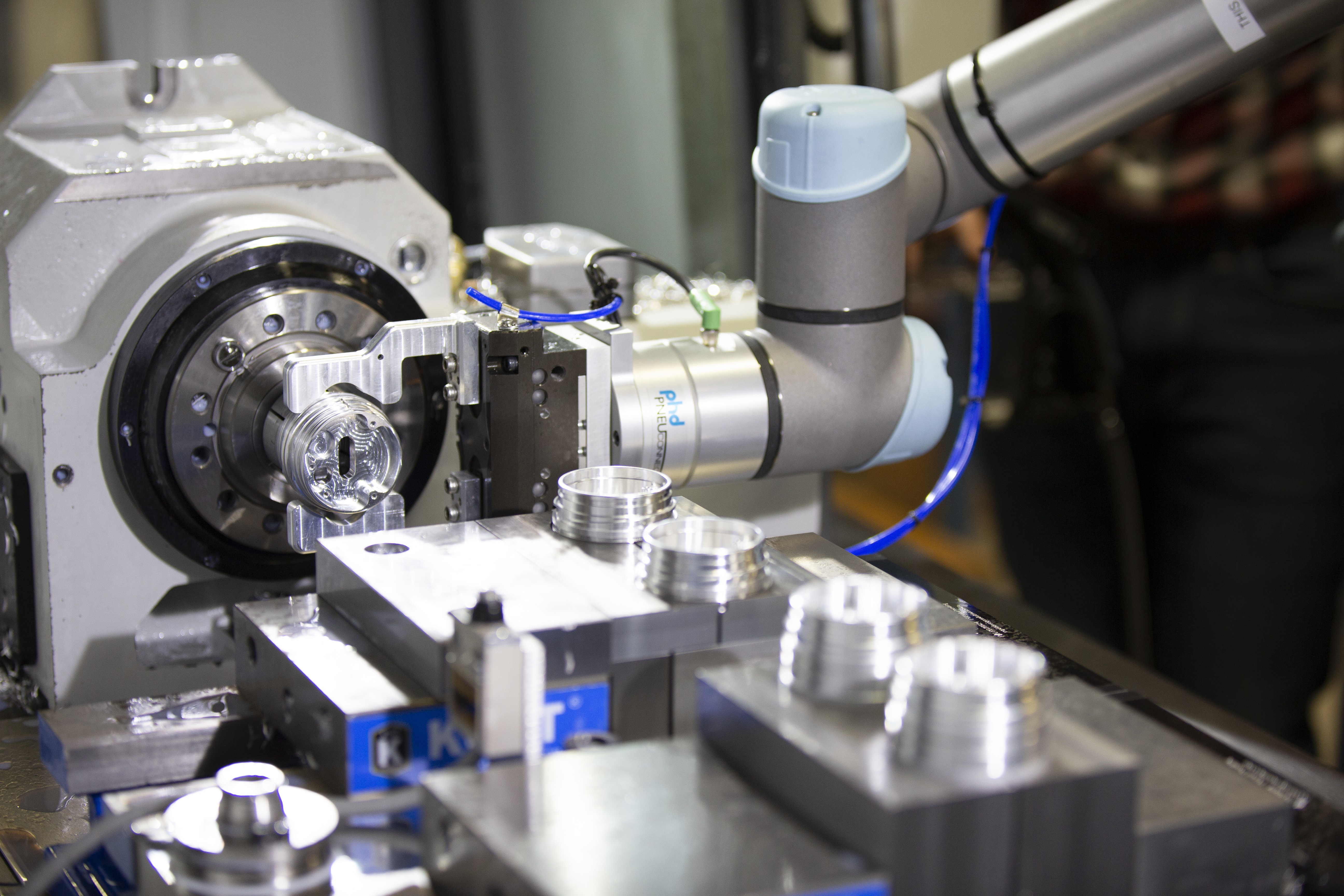 Cobot handles multiple-operation machining task for medical device image