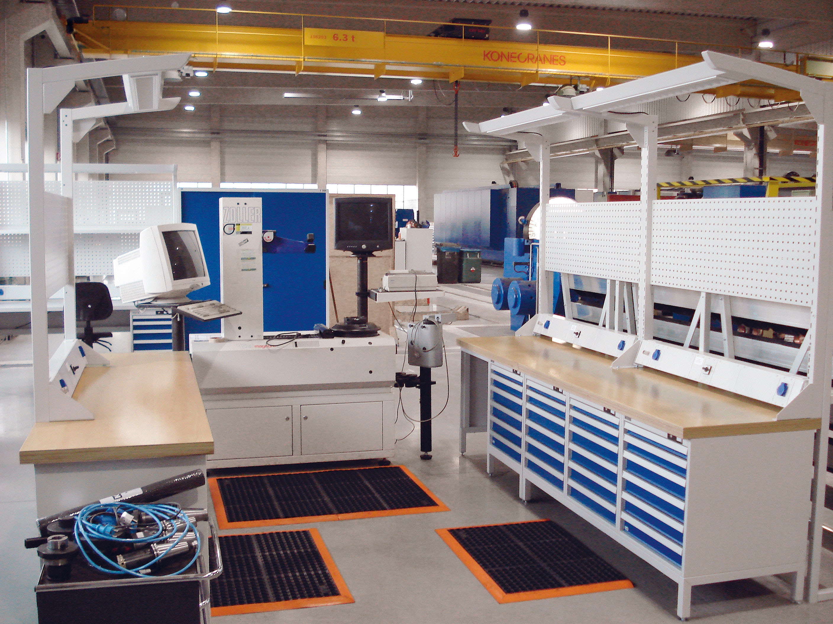 More productivity with ergonomic work environments image