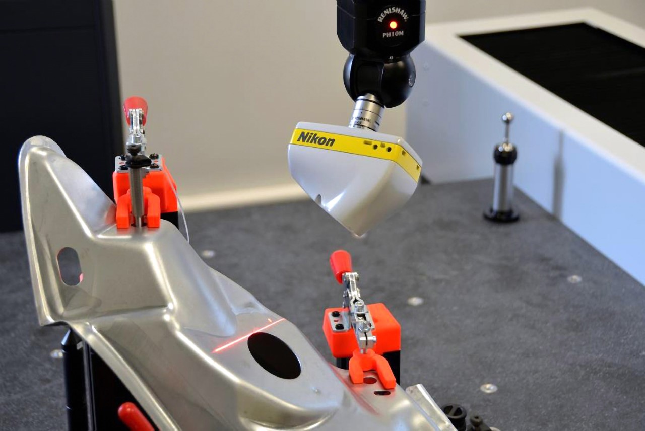 Horizontal-arm CMM inspects next-generation automotive fixtures image