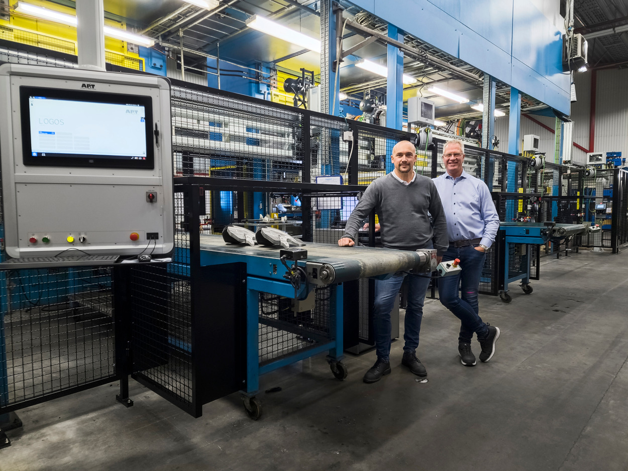 AP&T's Dan Barvö with Tomas Lidbacken, CEO of PVI Esskå. 