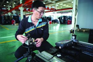 Alignment laser accelerates machine tool assembly