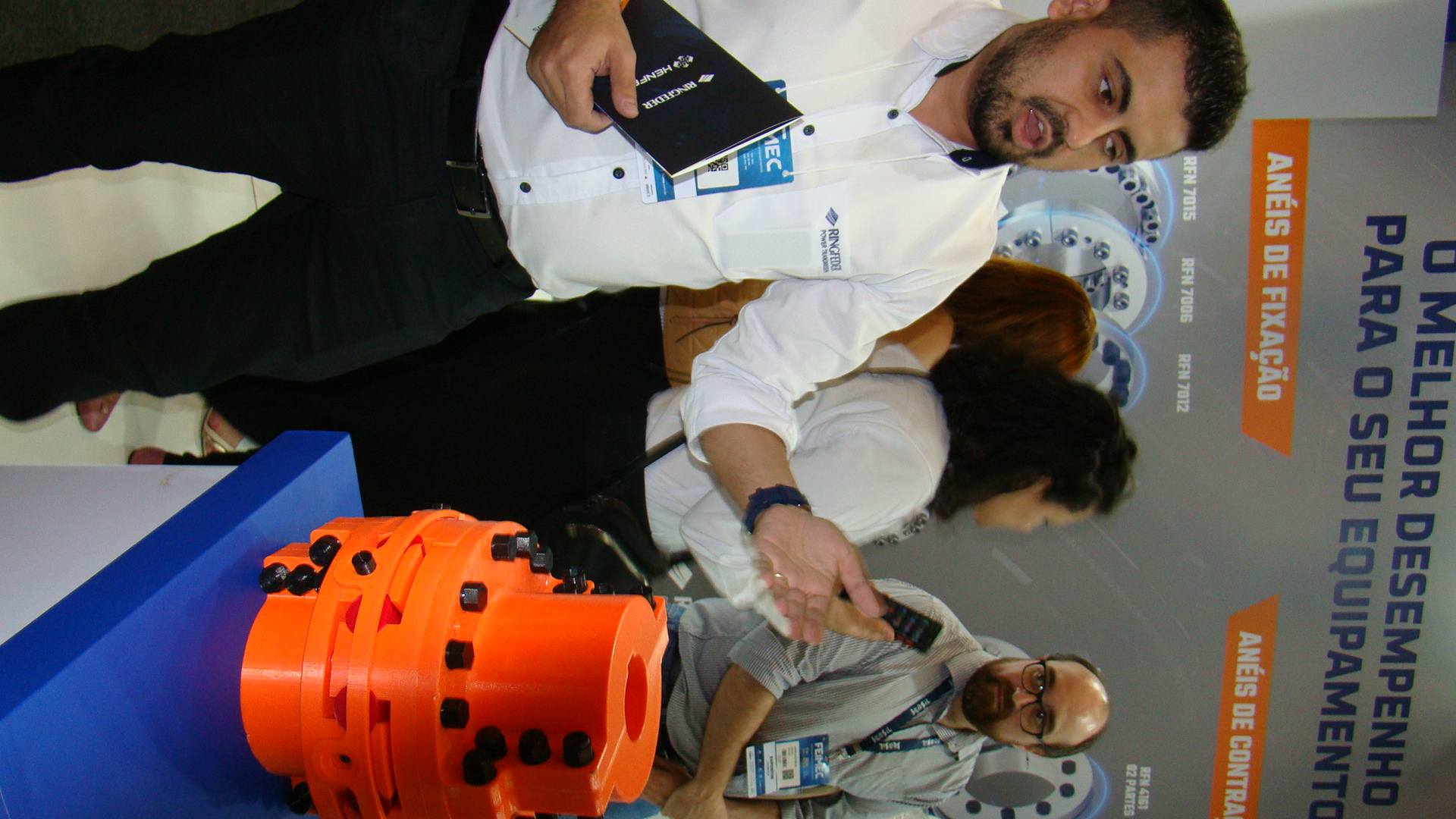 Renan Orlandi, external sales leader at Henfel, discusses Ringfeder's offerings next to a model of a coupling.