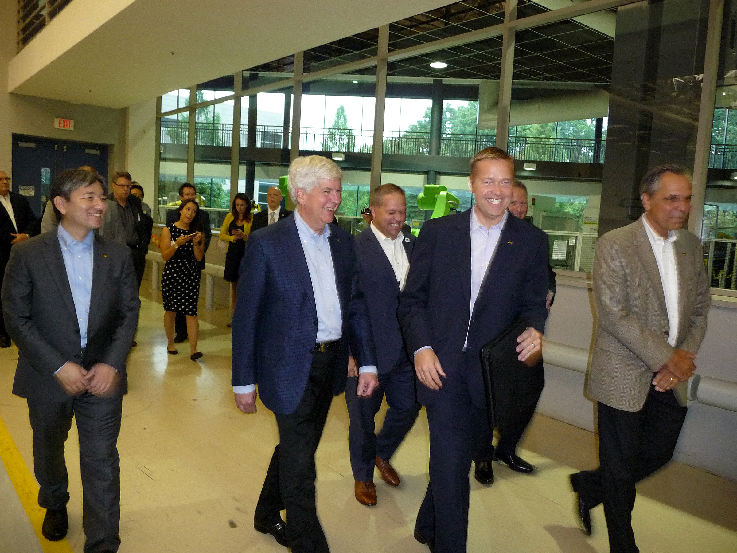 Michigan governor visits FANUC America Corp.